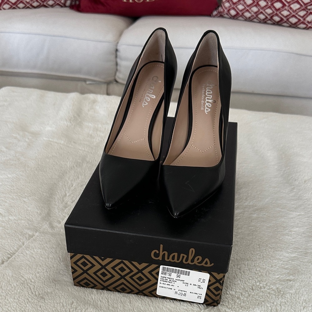Charles by Charles David Sweetness Black Leather Pump
